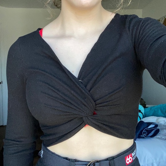Criscross black crop top from Shein, small - Picture 3 of 4